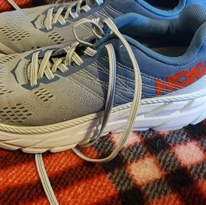 HOKA One on One Clifton 6
